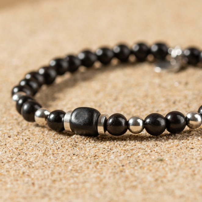 Découvrez Josue, un bijou inspiré de l’océan fabriqué artisanalement sur l’île d’Oléron.