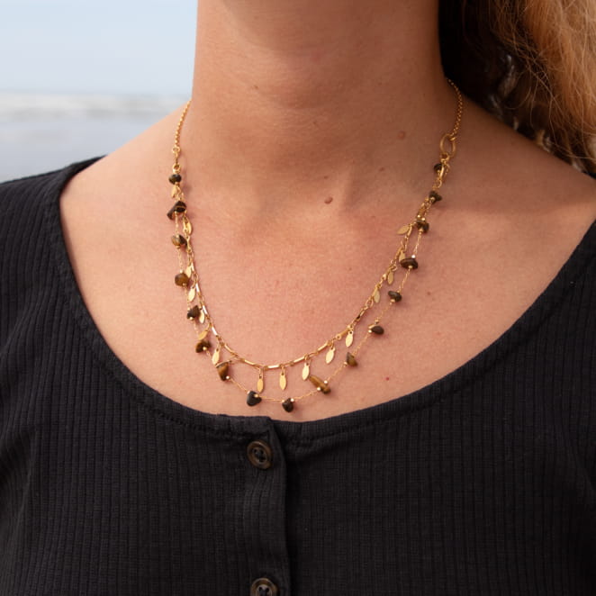 Le collier Joana est discret et raffiné. Made in France et Made in Oléron.