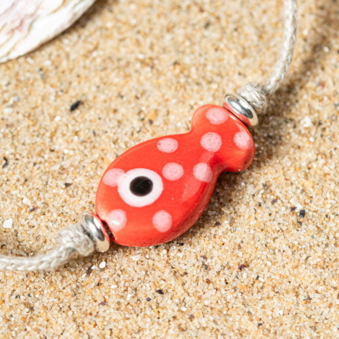 bracelet Otto rouge pour enfant, poisson central argenté et lien ajustable