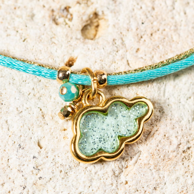 Ce joli petit nuage transportera vos enfants dans un monde qui leur appartient.