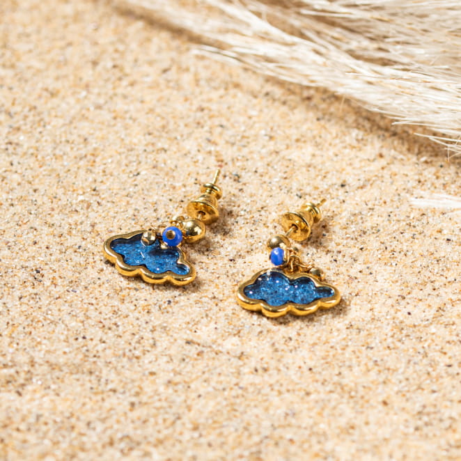 Boucles d'oreilles pour enfant Mochi. Nuages à paillettes bleu