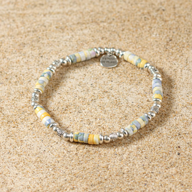 Bracelet Carolina en métal plaqué argent et perles jaunes multicolores, création artisanale française.