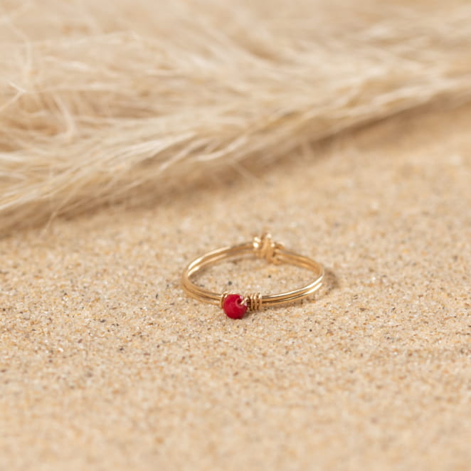 Retour de plage propose des bijoux fantaisie multicolore, blanc, sable, bleu nuit, turquoise, couleur ficelle, anthracite, ou autre alors choisissez les matières qui vous plaisent et les textures que vous aimez.