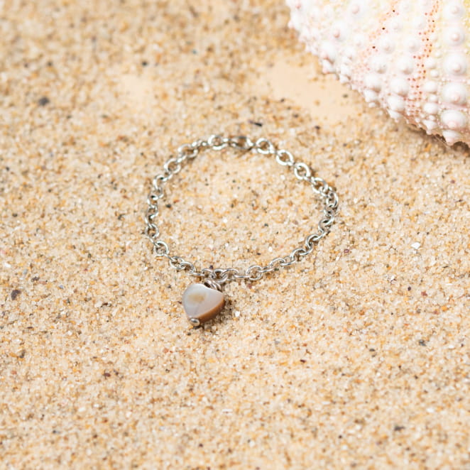 Retour de plage, une entreprise locale engagée dans le développement durable qui créée et fabrique des bijoux fantaisies made in France sur l’Île d’Oléron.