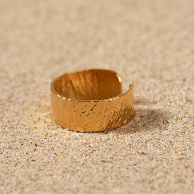 Retour de plage propose des bijoux fantaisie multicolore, blanc, sable, bleu nuit, turquoise, couleur ficelle, anthracite, ou autre alors choisissez les matières qui vous plaisent et les textures que vous aimez.