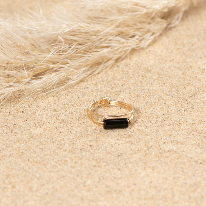 Les bijoux Retour de plage sont des bijoux fantaisie authentiques et uniques faits de perles naturelles qui racontent une histoire de nature ou d’océan à partager en famille ou entre amis.