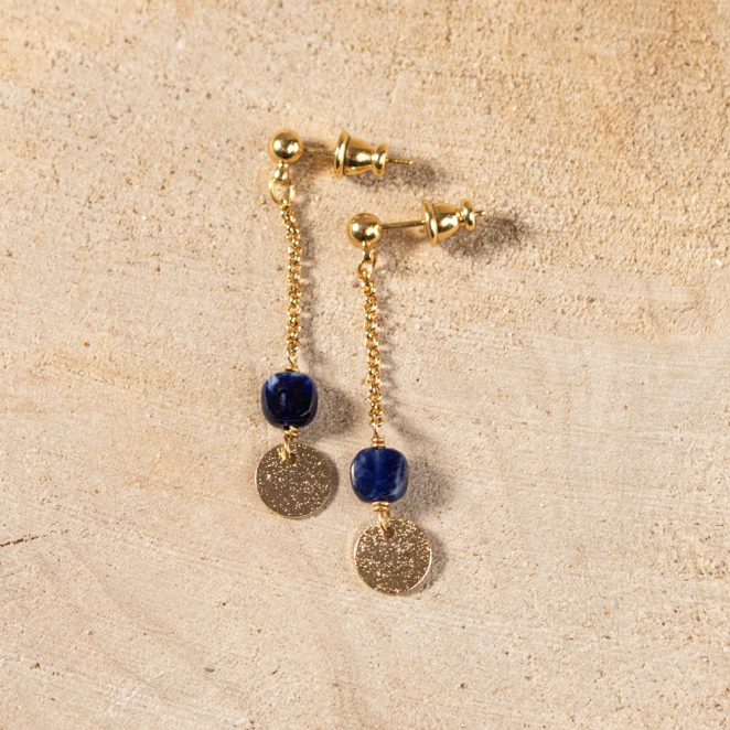 Les bijoux Retour de plage sont des bijoux fantaisie authentiques et uniques faits de perles naturelles qui racontent une histoire de nature ou d’océan à partager en famille ou entre amis.