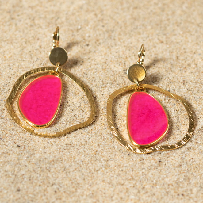 Découvrez les boucles d’oreilles Ailes, un bijou marin fabriqué en France sur l’Île d’Oléron par des monteuses qualifiées.