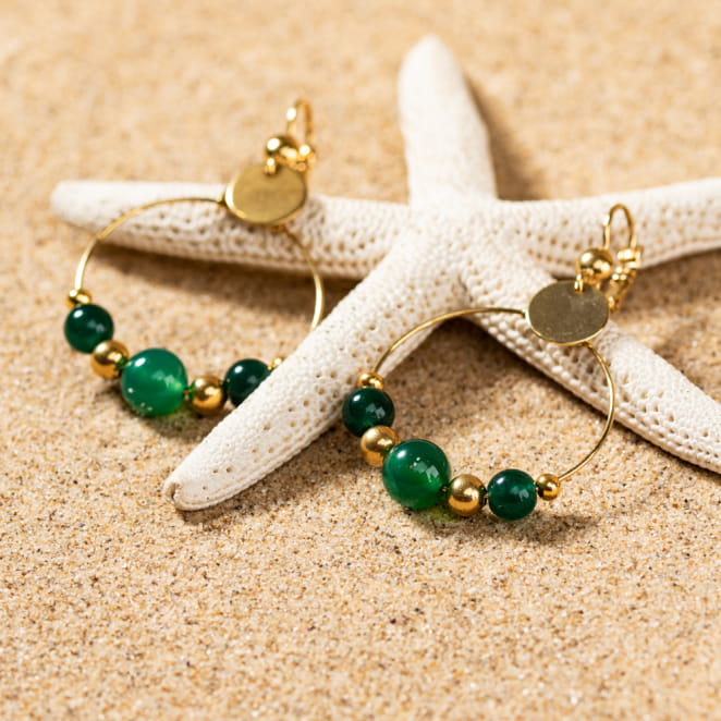 Retour de plage propose des bijoux fantaisie multicolore, blanc, sable, bleu nuit, turquoise, couleur ficelle, anthracite, ou autre alors choisissez les matières qui vous plaisent et les textures que vous aimez.