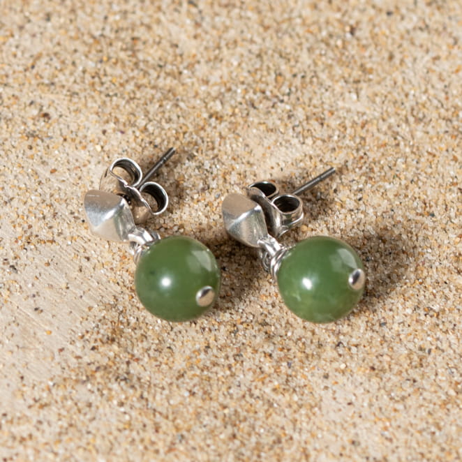 Découvrez Atome, un bijou inspiré de l’océan fabriqué artisanalement sur l’île d’Oléron.