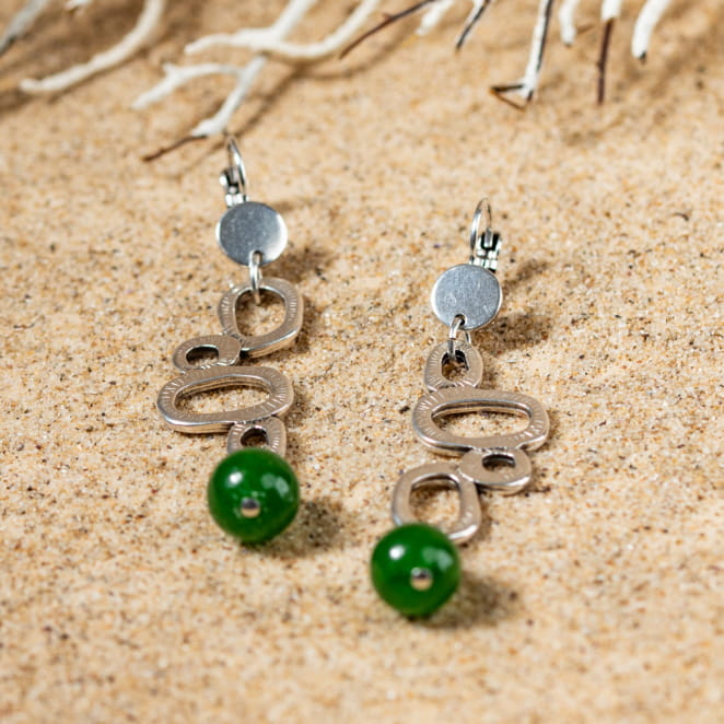 Retour de plage, une entreprise locale engagée dans le développement durable qui créée et fabrique des bijoux fantaisies made in France sur l’Île d’Oléron.