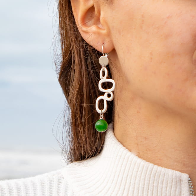 Retour de plage, une entreprise locale engagée dans le développement durable qui créée et fabrique des bijoux fantaisies made in France sur l’Île d’Oléron.