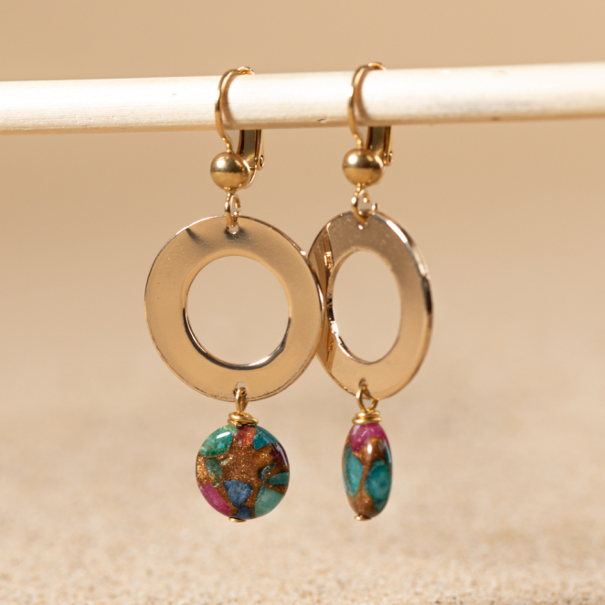 Les bijoux Retour de plage sont des bijoux fantaisie authentiques et uniques faits de perles naturelles qui racontent une histoire de nature ou d’océan à partager en famille ou entre amis.