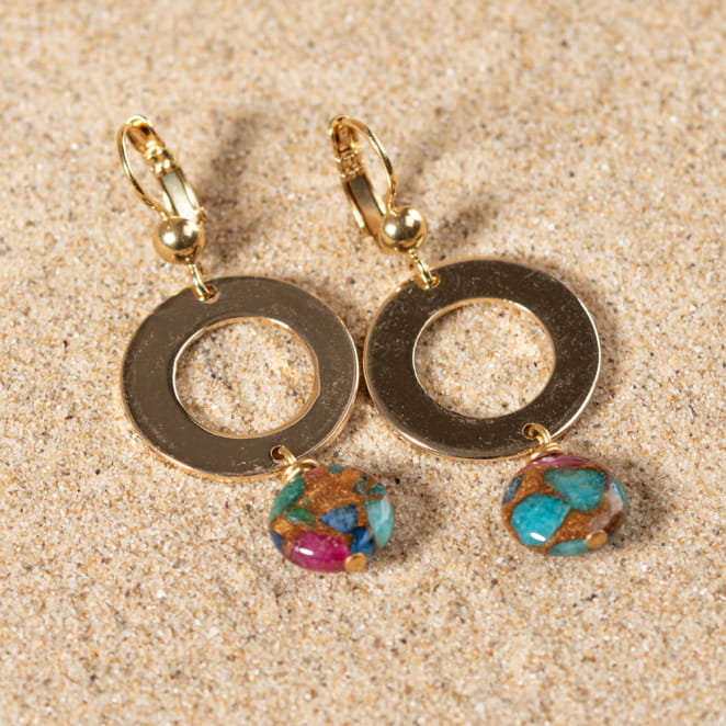 Retour de plage, une entreprise locale engagée dans le développement durable qui créée et fabrique des bijoux fantaisies made in France sur l’Île d’Oléron.