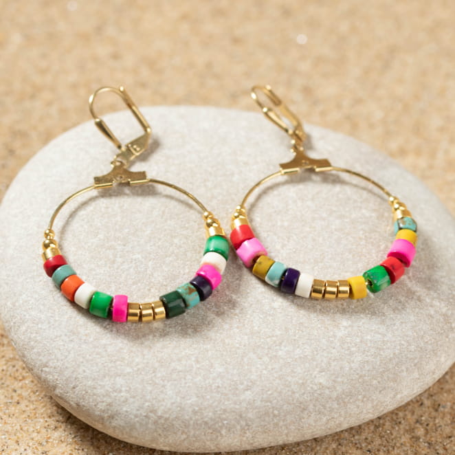 Les bijoux Retour de plage sont des bijoux fantaisie authentiques et uniques faits de perles naturelles qui racontent une histoire de nature ou d’océan à partager en famille ou entre amis.