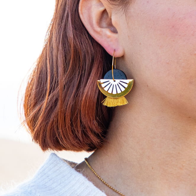 Les bijoux Retour de plage sont des bijoux fantaisie authentiques et uniques faits de perles naturelles qui racontent une histoire de nature ou d’océan à partager en famille ou entre amis.