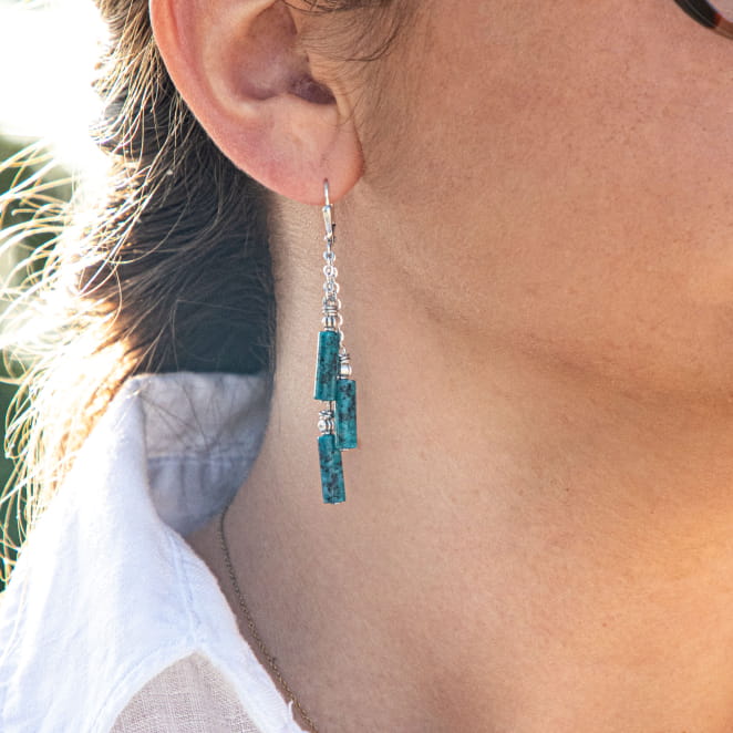 Retour de plage, une entreprise locale engagée dans le développement durable qui créée et fabrique des bijoux fantaisies made in France sur l’Île d’Oléron.