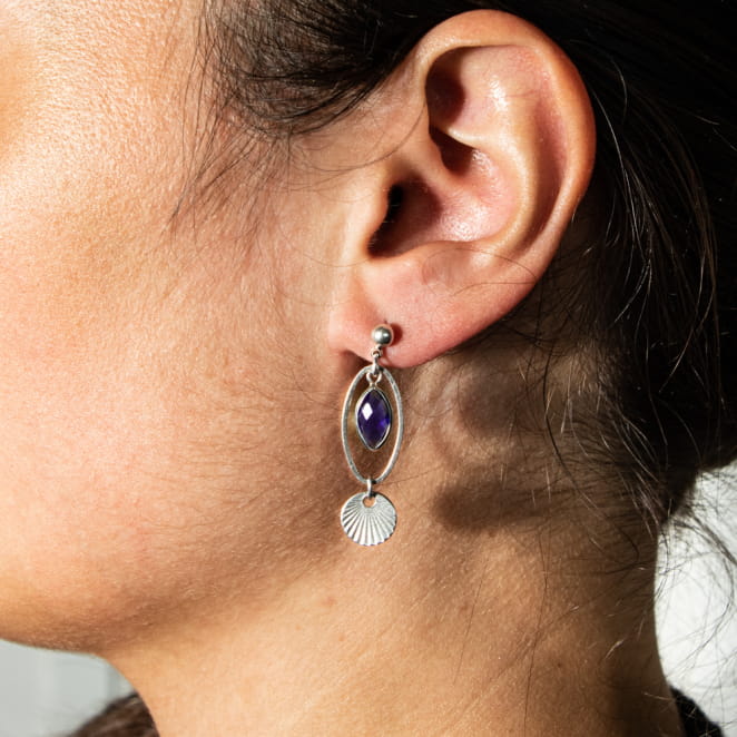 Retour de plage, une entreprise locale engagée dans le développement durable qui créée et fabrique des bijoux fantaisies made in France sur l’Île d’Oléron.