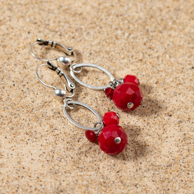 Retour de plage, une entreprise locale engagée dans le développement durable qui créée et fabrique des bijoux fantaisies made in France sur l’Île d’Oléron.