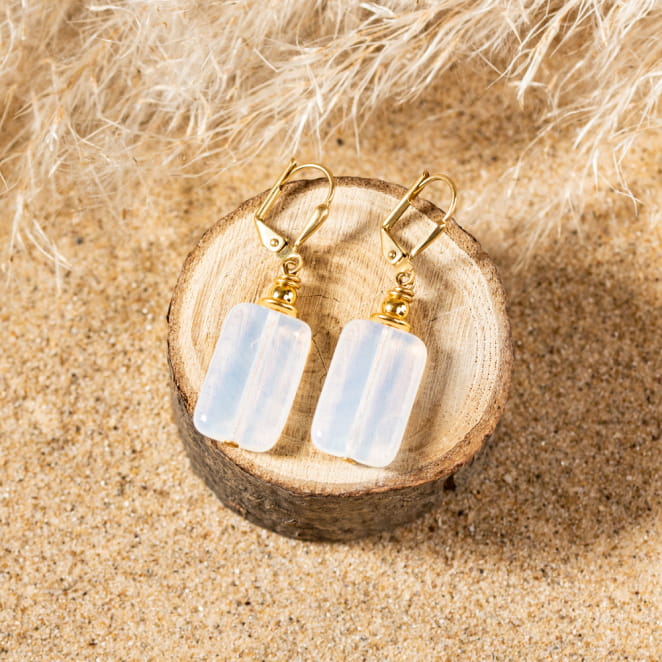 Retour de plage vous propose des colliers, bracelets, boucles d’oreilles, bracelets de chevilles, porte-clefs, parfums, cabas et bagues pour femme, homme et enfant pour que chacun trouve son bonheur.