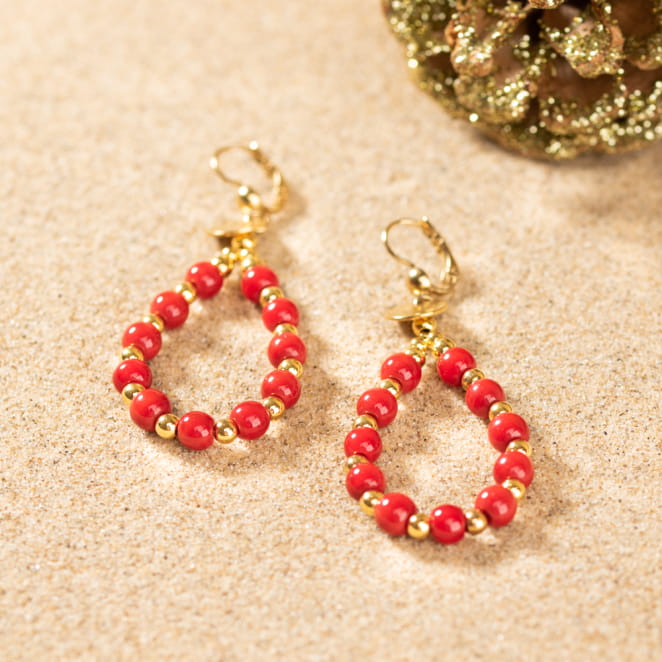 Retour de plage propose des bijoux fantaisie multicolore, blanc, sable, bleu nuit, turquoise, couleur ficelle, anthracite, ou autre alors choisissez les matières qui vous plaisent et les textures que vous aimez.