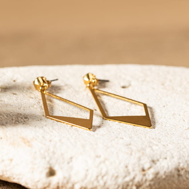 Retour de plage, une entreprise locale engagée dans le développement durable qui créée et fabrique des bijoux fantaisies made in France sur l’Île d’Oléron.