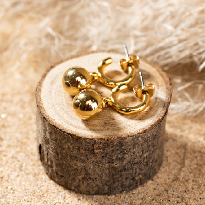 Retour de plage, une entreprise locale engagée dans le développement durable qui créée et fabrique des bijoux fantaisies made in France sur l’Île d’Oléron.