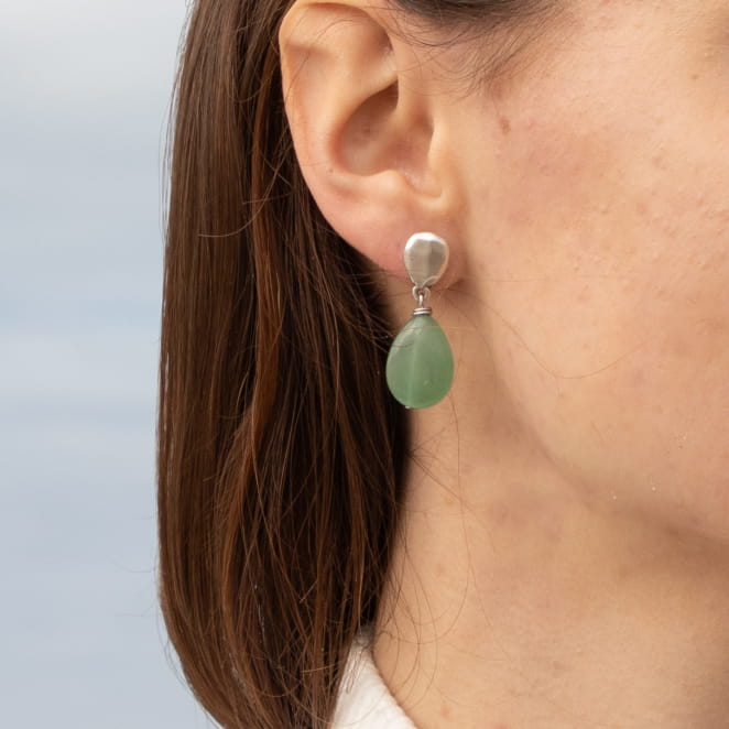 Retour de plage, une entreprise locale engagée dans le développement durable qui créée et fabrique des bijoux fantaisies made in France sur l’Île d’Oléron.