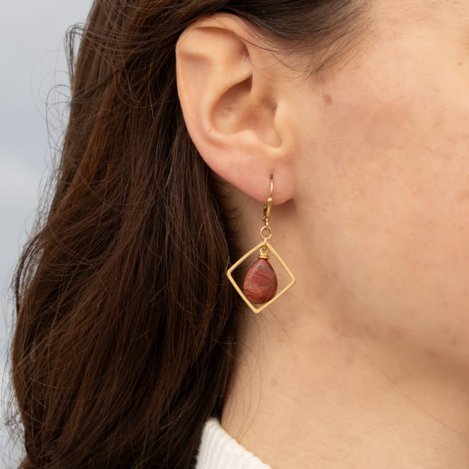 Découvrez Mélissa, un bijou inspiré de l’océan fabriqué artisanalement sur l’île d’Oléron.