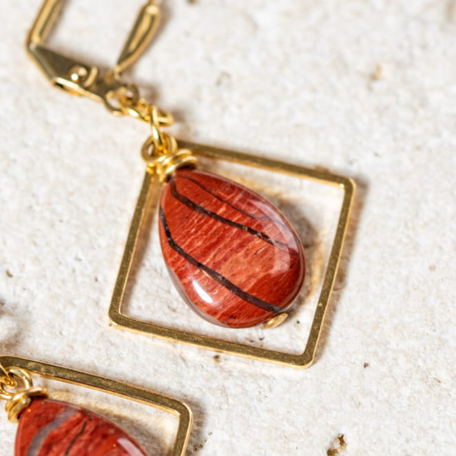 Retour de plage, une entreprise locale engagée dans le développement durable qui créée et fabrique des bijoux fantaisies made in France sur l’Île d’Oléron.