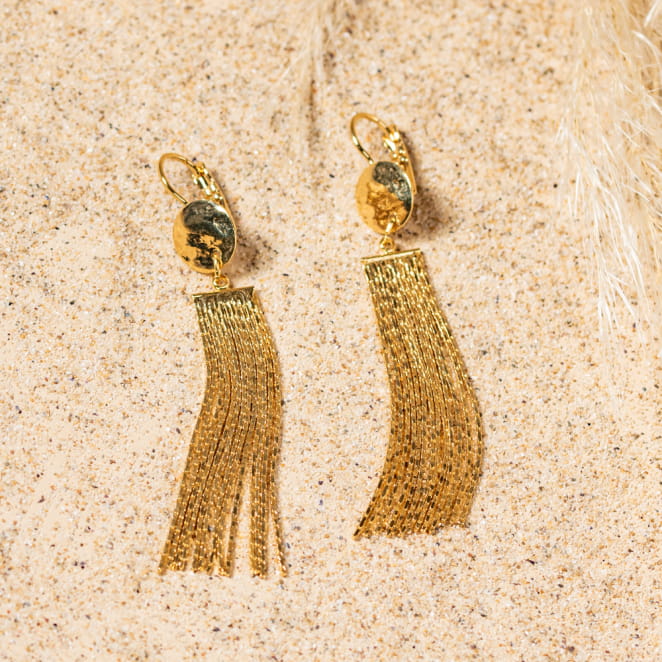 Retour de plage propose des bijoux fantaisie multicolore, blanc, sable, bleu nuit, turquoise, couleur ficelle, anthracite, ou autre alors choisissez les matières qui vous plaisent et les textures que vous aimez.