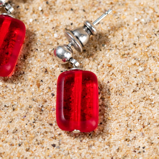 Les bijoux Retour de plage sont des bijoux fantaisie authentiques et uniques faits de perles naturelles qui racontent une histoire de nature ou d’océan à partager en famille ou entre amis.