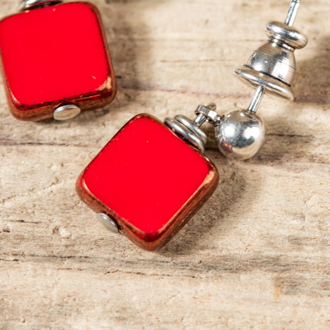 Découvrez Mosaik, un bijou inspiré de l’océan fabriqué artisanalement sur l’île d’Oléron.