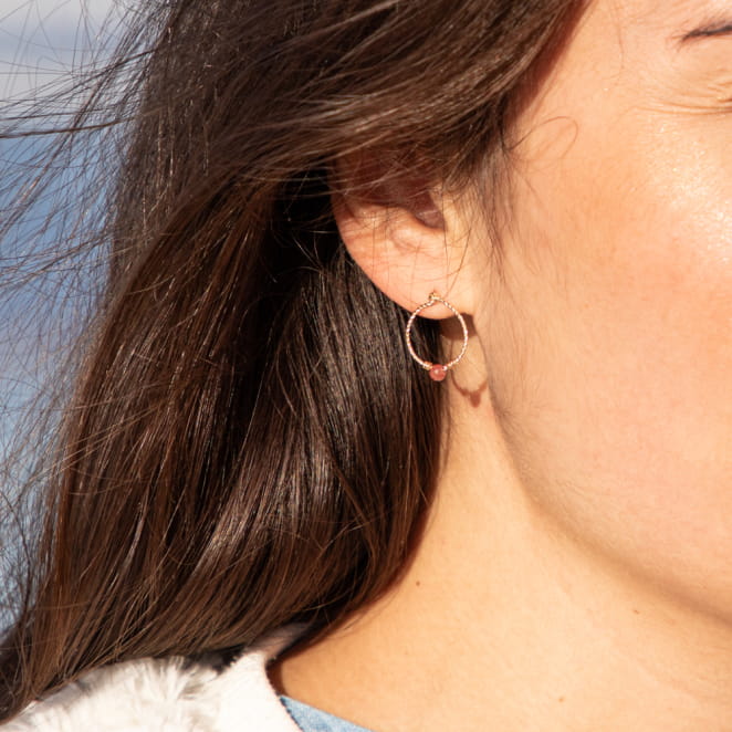 Les bijoux Retour de plage sont des bijoux fantaisie authentiques et uniques faits de perles naturelles qui racontent une histoire de nature ou d’océan à partager en famille ou entre amis.