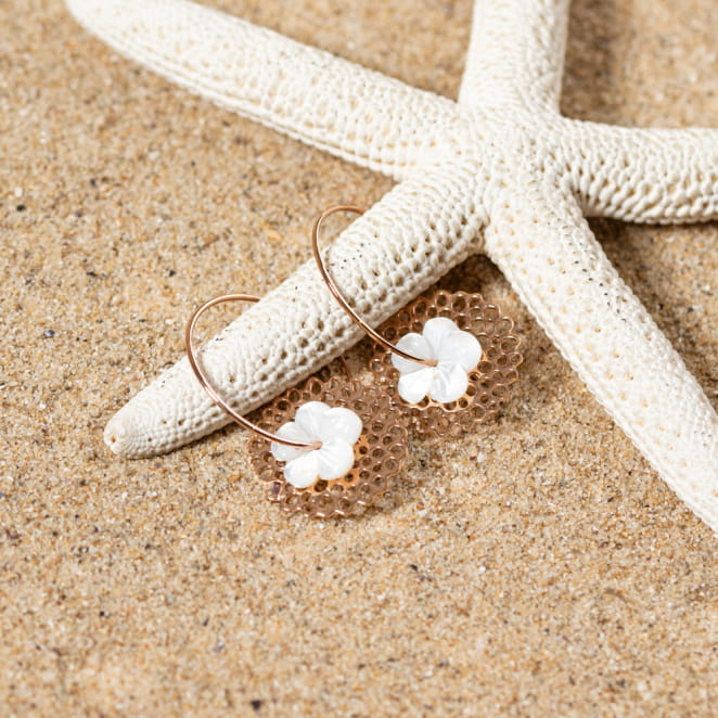 boucles d’oreilles Nectar en métal doré rose, perles saumon accrochées à une étoile de mer