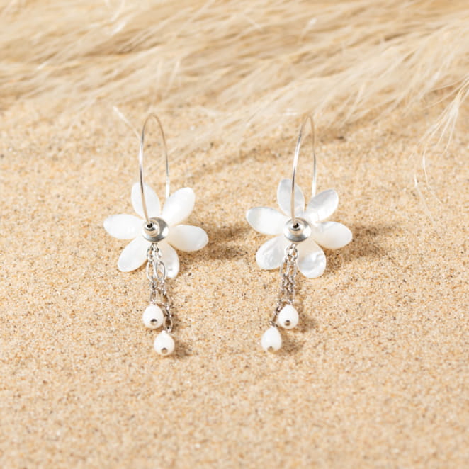 Boucles d'oreilles fleurs blanches