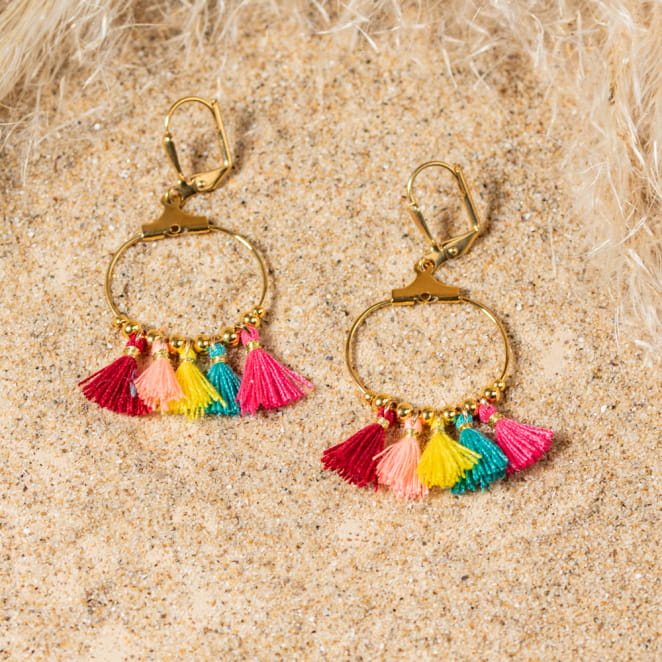 Découvrez les boucles d’oreilles Party, un bijou marin fabriqué en France sur l’Île d’Oléron par des monteuses qualifiées.