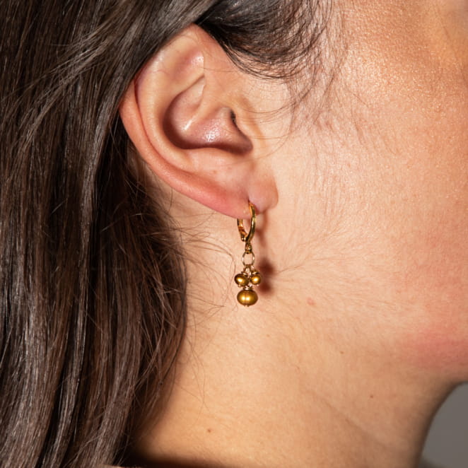 Retour de plage vous propose des colliers, bracelets, boucles d’oreilles, bracelets de chevilles, porte-clefs, parfums, cabas et bagues pour femme, homme et enfant pour que chacun trouve son bonheur.