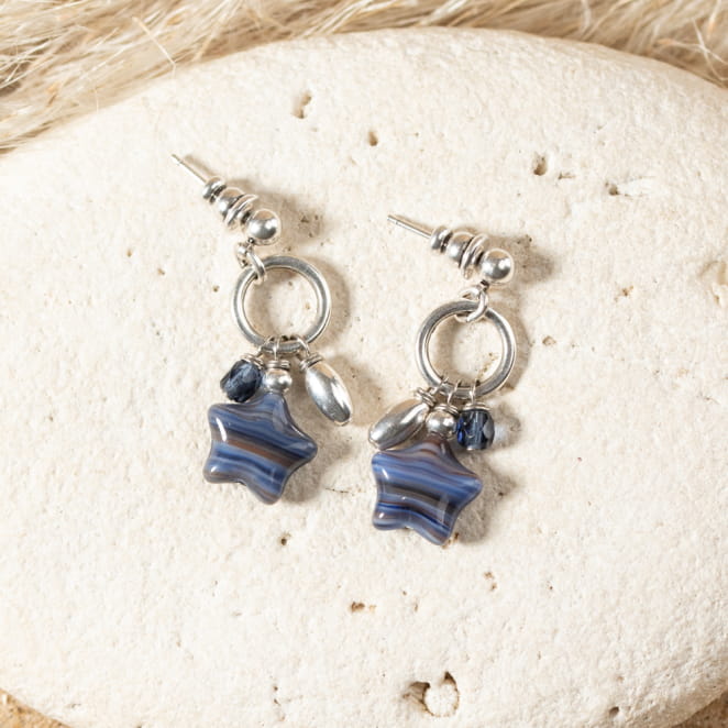 Retour de plage, une entreprise locale engagée dans le développement durable qui créée et fabrique des bijoux fantaisies made in France sur l’Île d’Oléron.