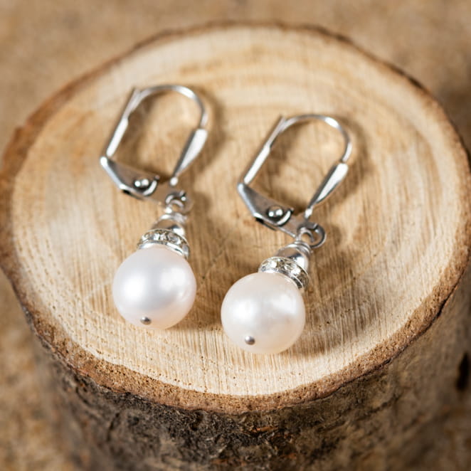 Ces boucles d'oreilles sont artisanales et made in France.