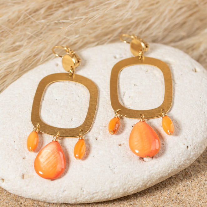 Les bijoux Retour de plage sont des bijoux fantaisie authentiques et uniques faits de perles naturelles qui racontent une histoire de nature ou d’océan à partager en famille ou entre amis.