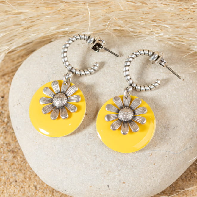 Découvrez Rosette, un bijou inspiré de l’océan fabriqué artisanalement sur l’île d’Oléron.