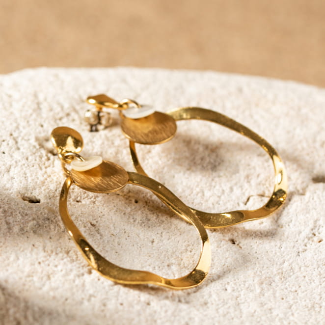 Retour de plage, une entreprise locale engagée dans le développement durable qui créée et fabrique des bijoux fantaisies made in France sur l’Île d’Oléron.