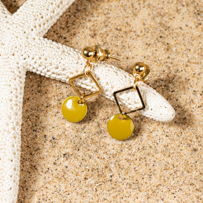 Découvrez Sucette, un bijou inspiré de l’océan fabriqué artisanalement sur l’île d’Oléron.