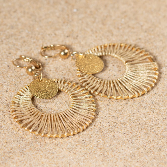 Découvrez Yona, un bijou inspiré de l’océan fabriqué artisanalement sur l’île d’Oléron.