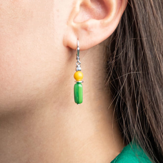 Retour de plage propose des bijoux fantaisie multicolore, blanc, sable, bleu nuit, turquoise, couleur ficelle, anthracite, ou autre alors choisissez les matières qui vous plaisent et les textures que vous aimez.