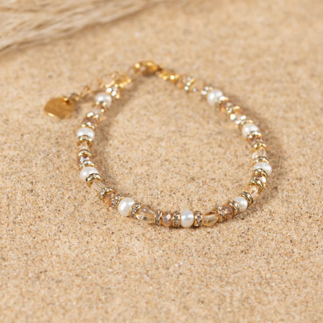 Les bijoux Retour de plage sont des bijoux fantaisie authentiques et uniques faits de perles naturelles qui racontent une histoire de nature ou d’océan à partager en famille ou entre amis.