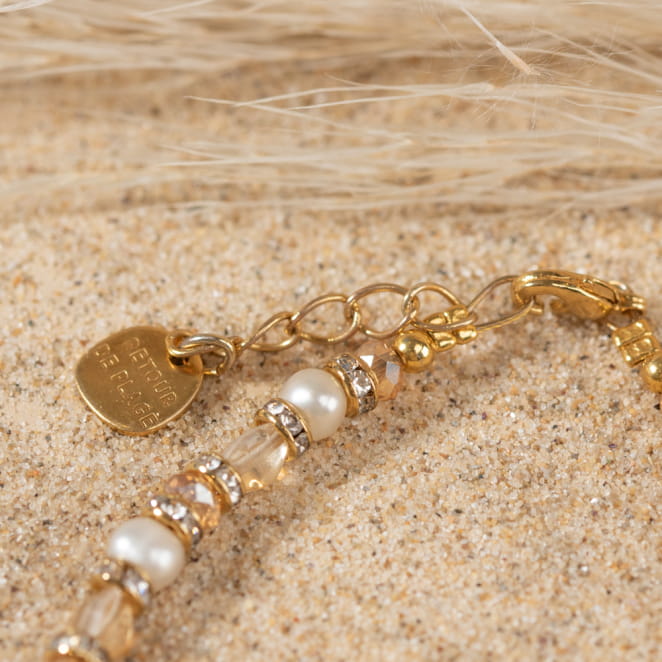 Découvrez le bracelet Annette, un bijou marin fabriqué en France sur l’Île d’Oléron par des monteuses qualifiées.