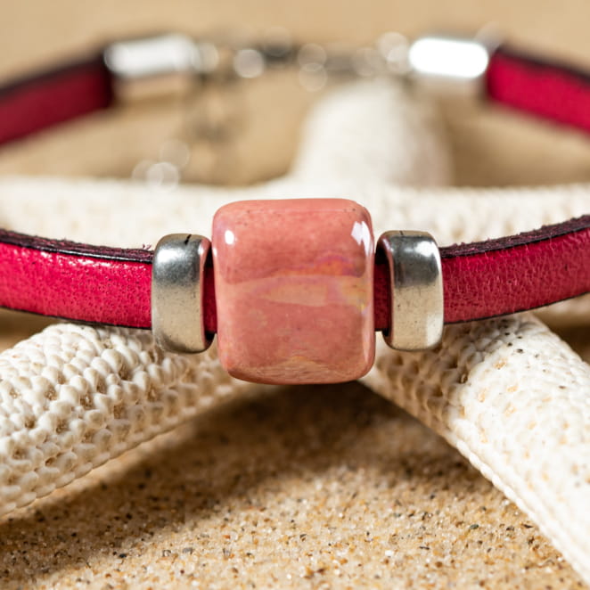 Retour de plage, une entreprise locale engagée dans le développement durable qui créée et fabrique des bijoux fantaisies made in France sur l’Île d’Oléron.