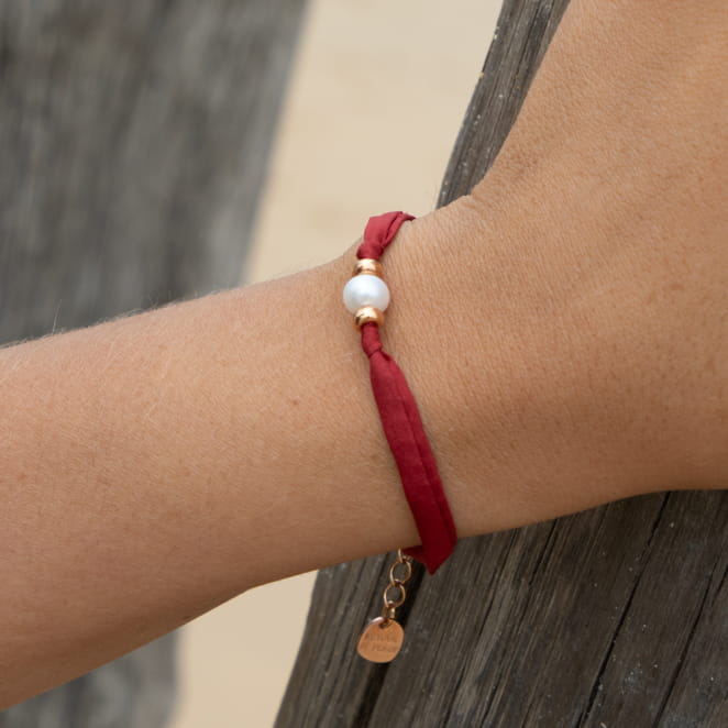 Le bracelet Céline est conçu et fabriqué dans l'atelier de Dolus d'Oléron pour un produit made in france qui vous sublimera.